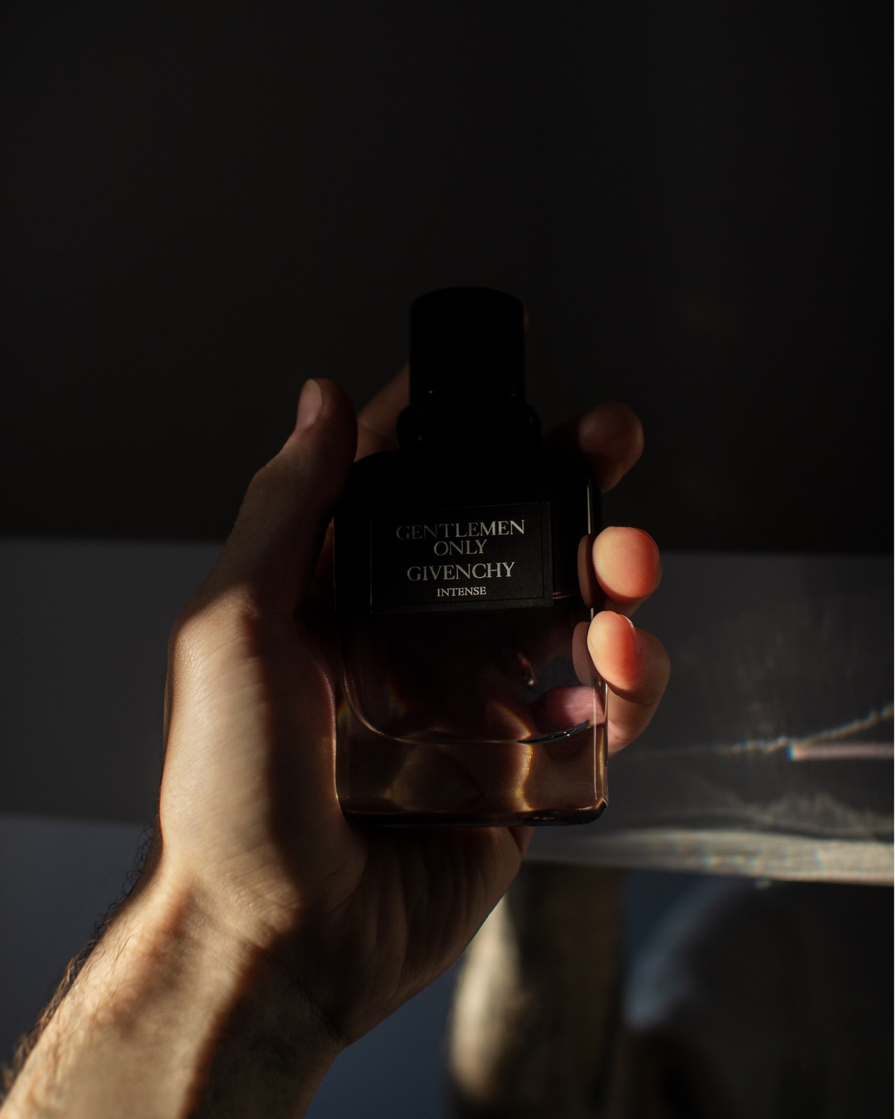 Men’s Fragrances – Why They Sometimes Work For Ladies Too!