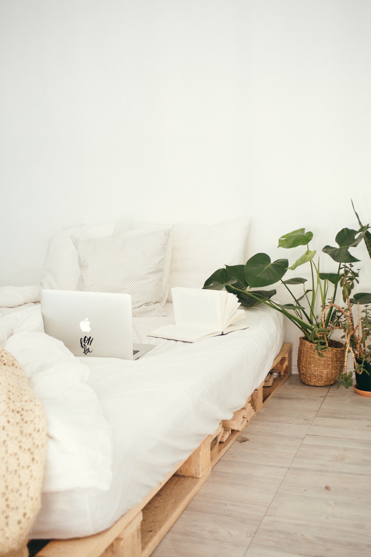 5 Space Saving Hacks For Small Bedrooms.