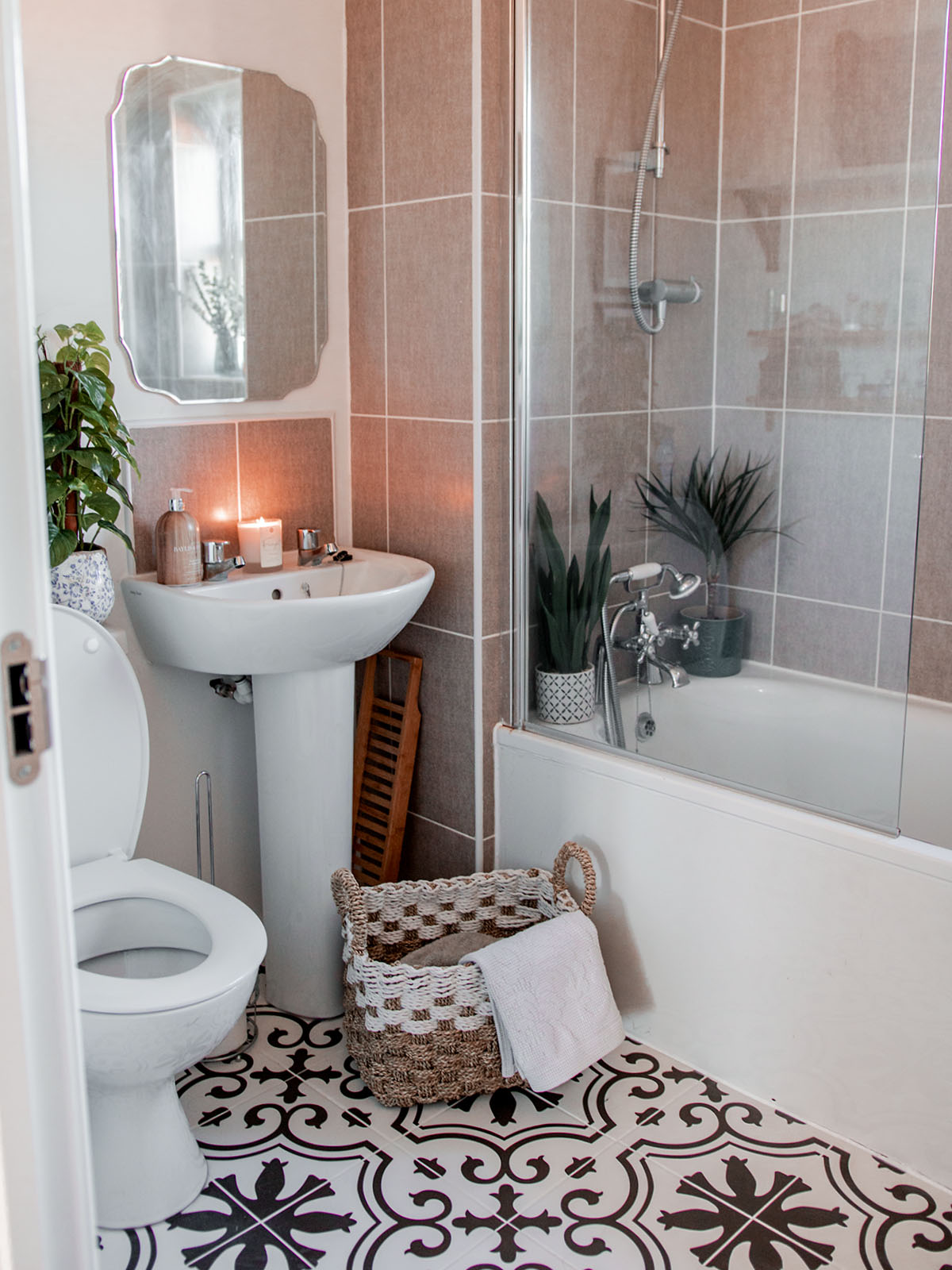 A Small Bathroom Makeover.