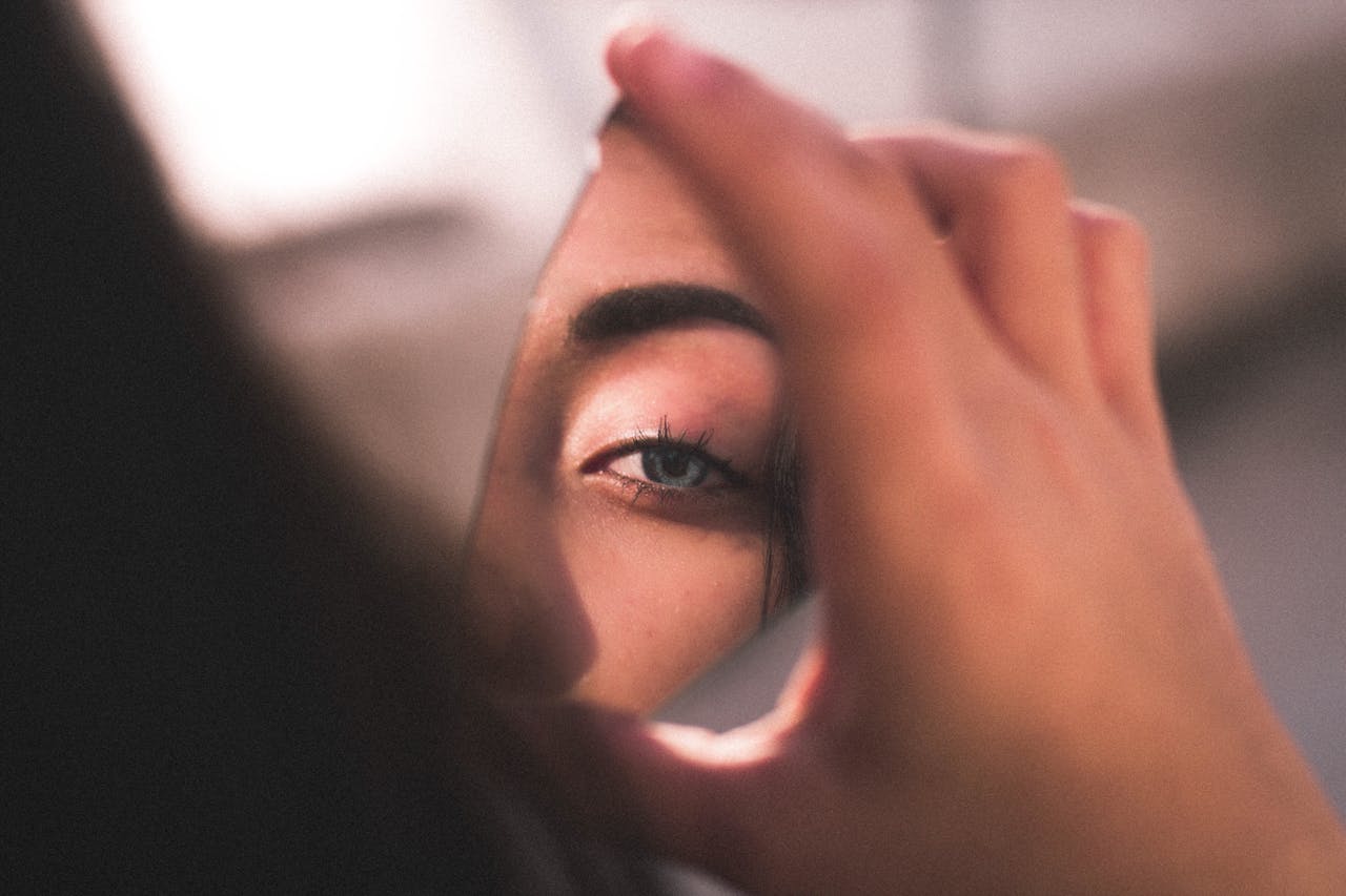 A Guide To Falling In Love With Your Reflection.