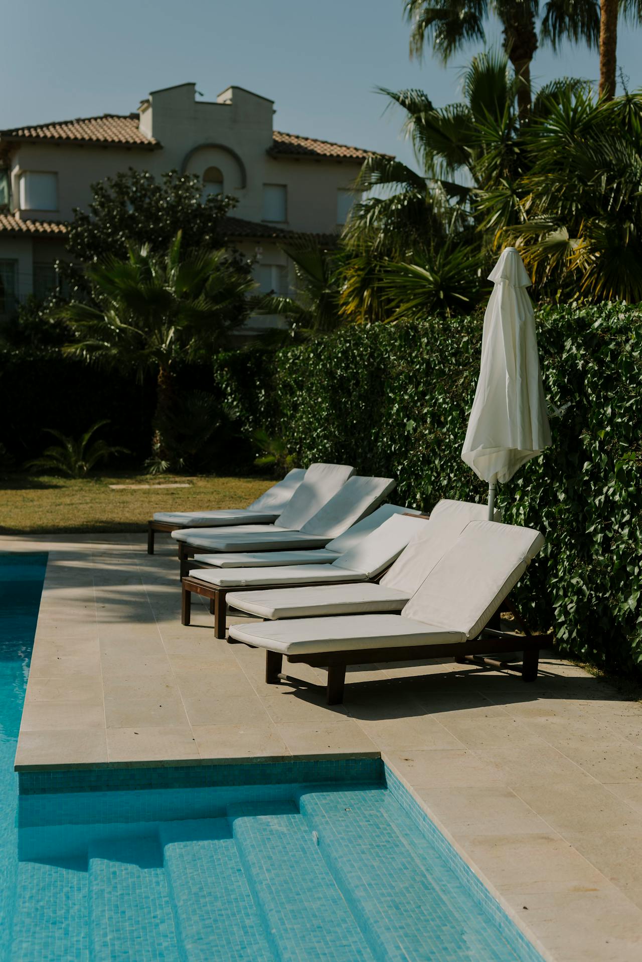 Spring vs. Summer: When is the Best Time to Build Your Composite Deck?
