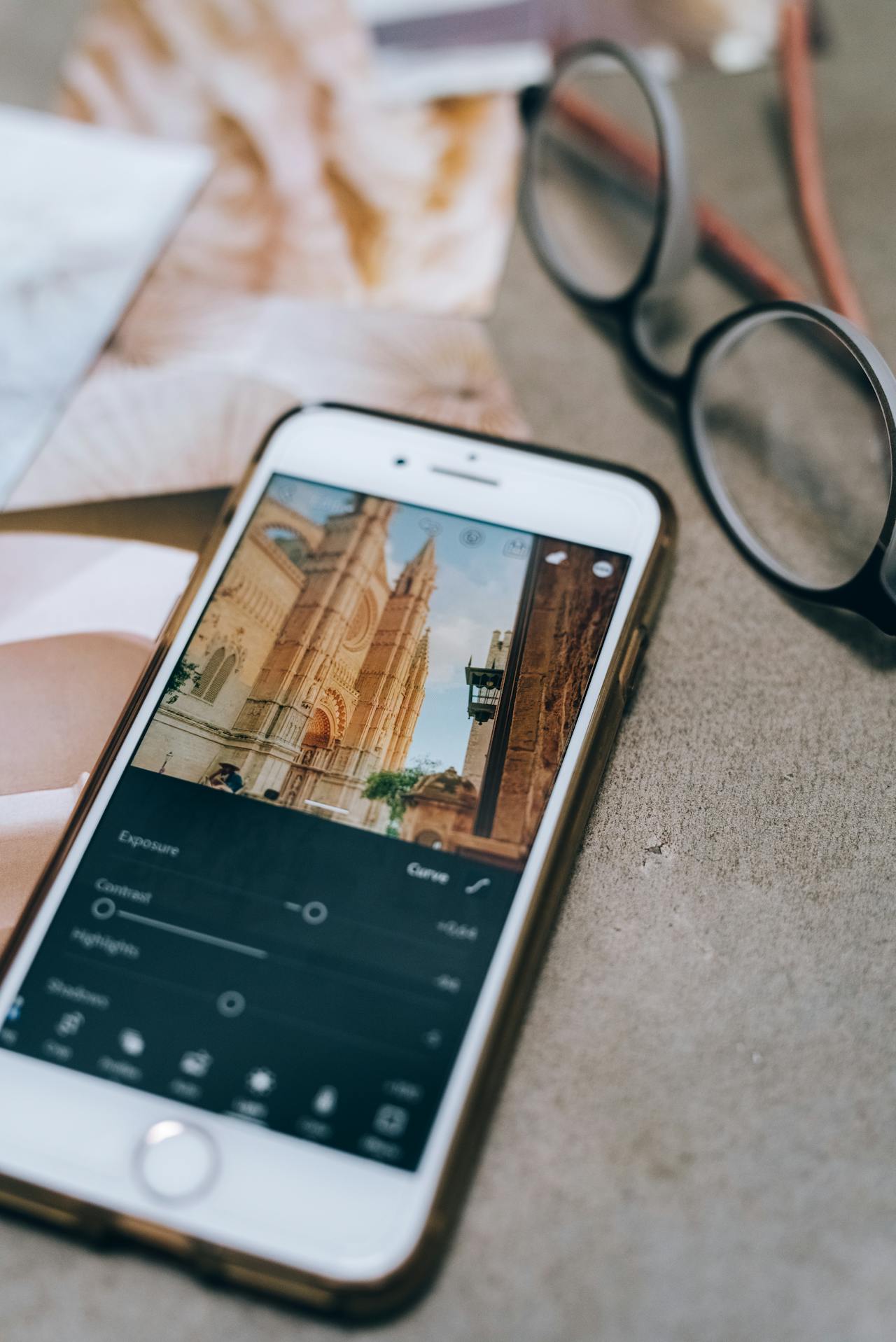 Mood Swings in Colour: Using Hue Tweaks to Evoke Emotion in Static Images.